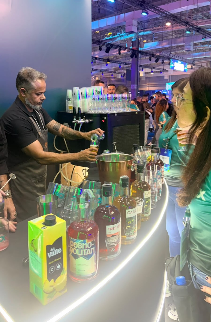 Happy hour da 2CX no estande do CONAREC 2026